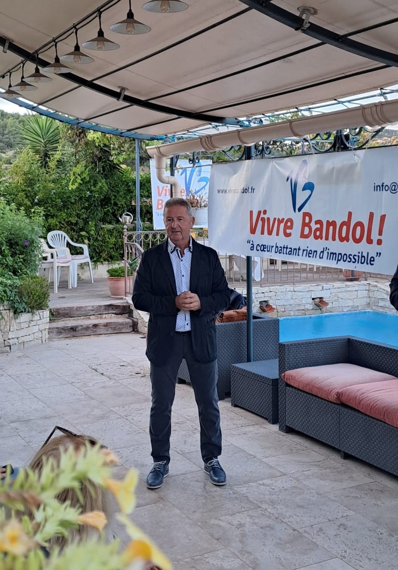 Éric LALANDE et des colistiers  de Vivre Bandol! ont rencontré les habitants du quartier des Mattes
